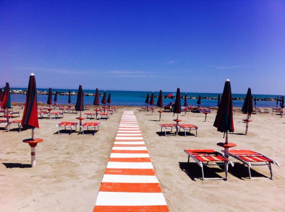 Hotel Capital Cupra Marittima Exterior photo